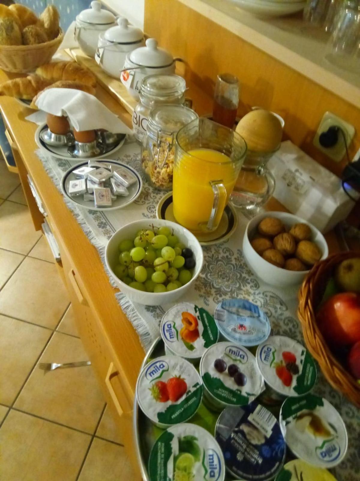 ラズン・ディ・ソプラ Garni Renzler Bed & Breakfast エクステリア 写真