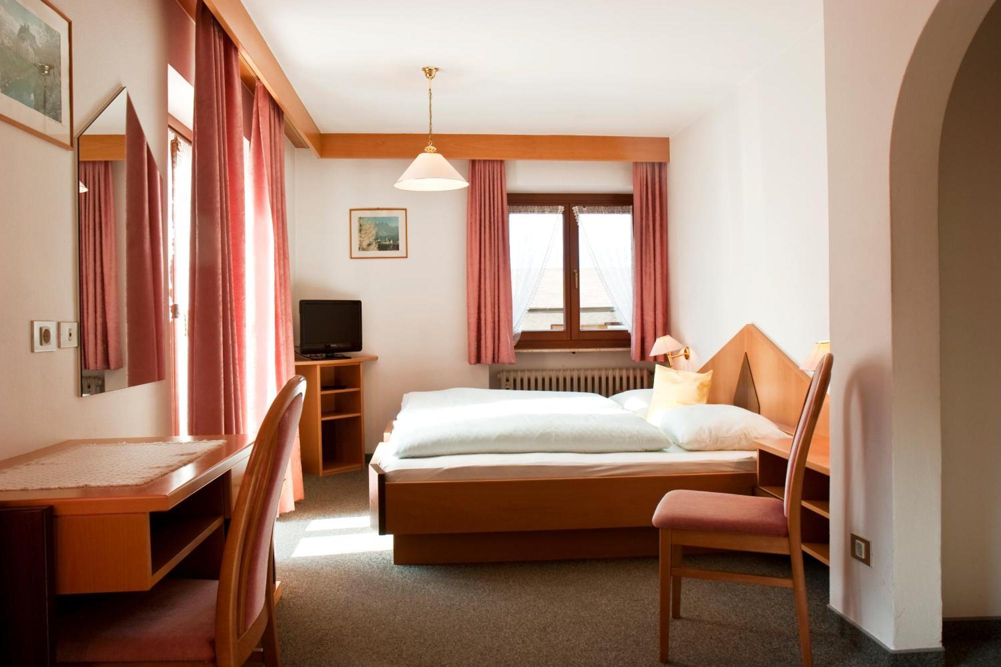 ラズン・ディ・ソプラ Garni Renzler Bed & Breakfast エクステリア 写真
