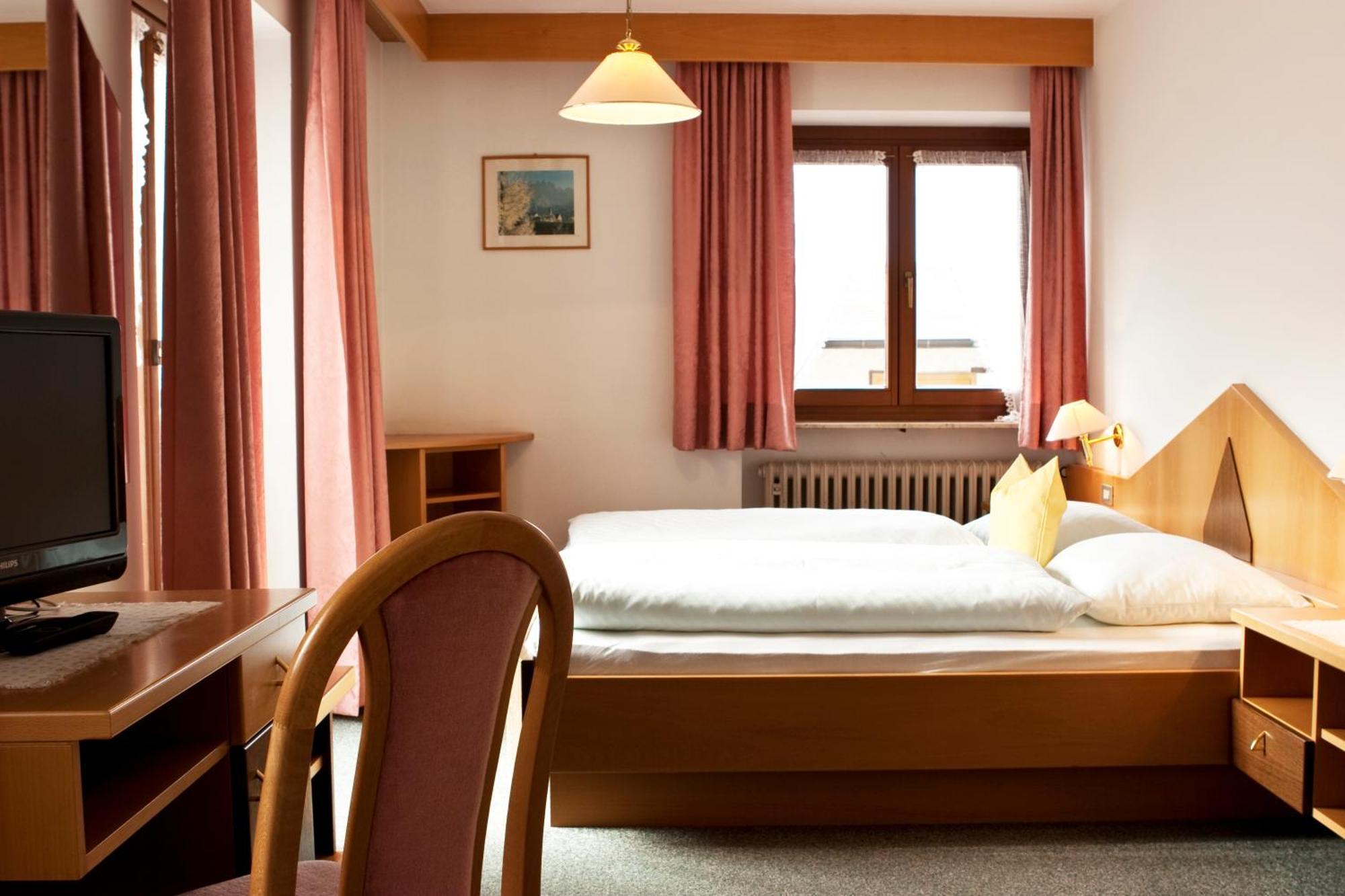 ラズン・ディ・ソプラ Garni Renzler Bed & Breakfast エクステリア 写真