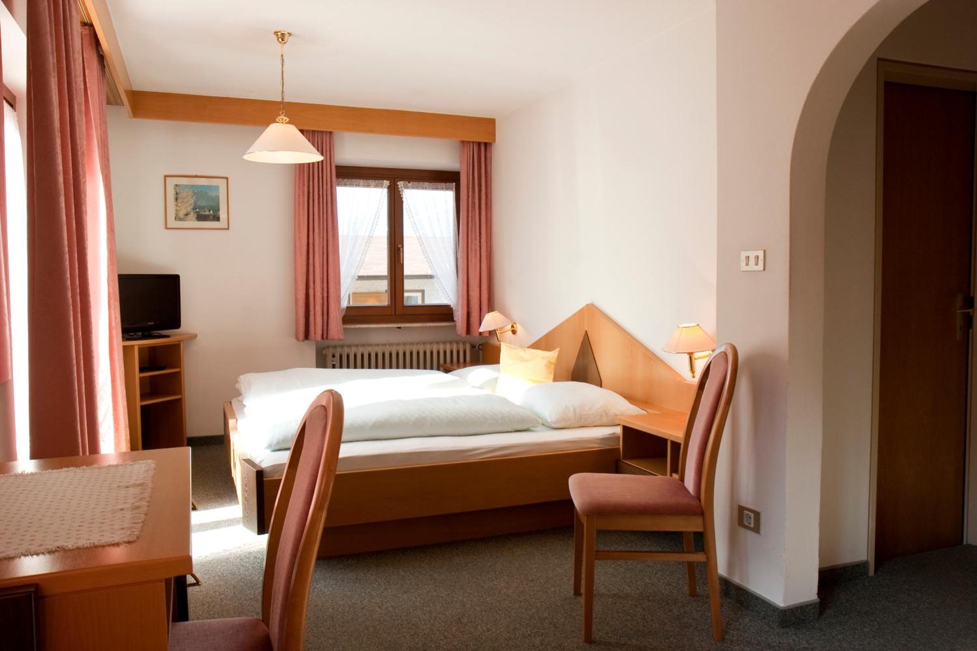ラズン・ディ・ソプラ Garni Renzler Bed & Breakfast エクステリア 写真