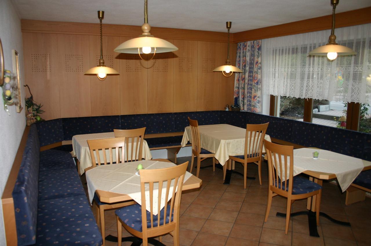 ラズン・ディ・ソプラ Garni Renzler Bed & Breakfast エクステリア 写真