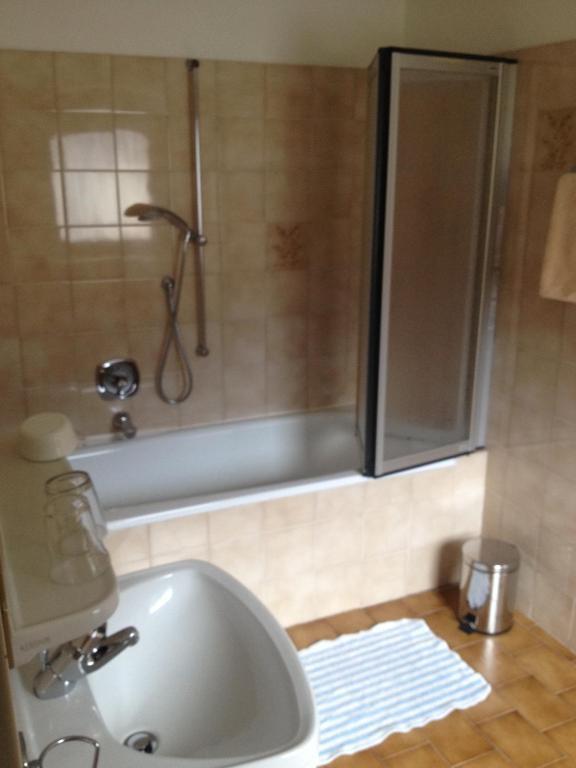 ラズン・ディ・ソプラ Garni Renzler Bed & Breakfast エクステリア 写真