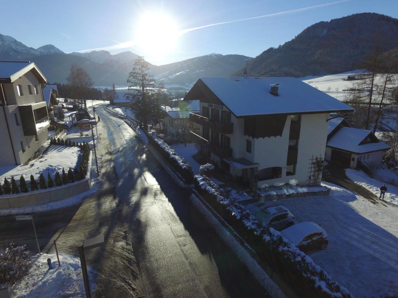 ラズン・ディ・ソプラ Garni Renzler Bed & Breakfast エクステリア 写真